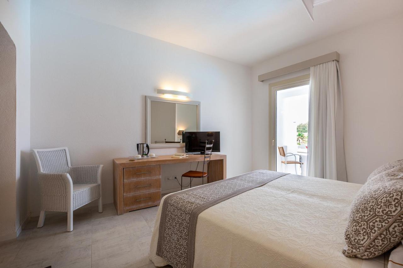 Hotel Flamingo Santa Margherita di Pula Exterior photo